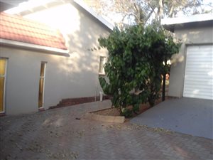 5 Bed House in Meyerspark