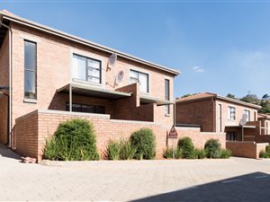 2 Bed Apartment in Helderkruin