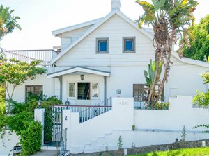 7 Bed House in Paradise