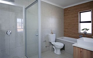 3 Bedroom House in Kew
