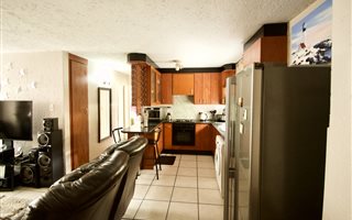 2 Bedroom Townhouse in Bryanston West