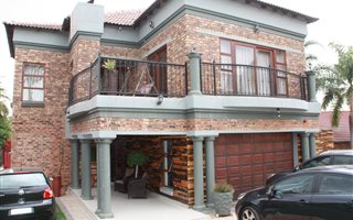 5 Bedroom House in Suiderberg
