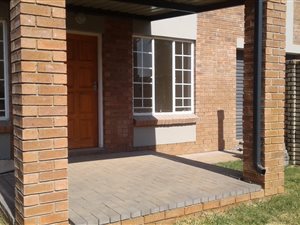 3 Bed Townhouse in Raslouw