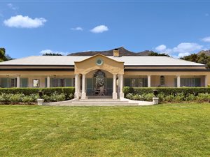 11.9 ha Farm in Franschhoek