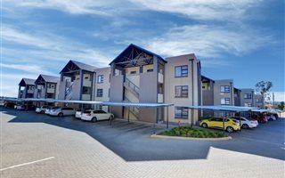 3 Bedroom Townhouse in Ruimsig AH