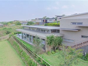 5 Bed House in Palm Lakes Estate