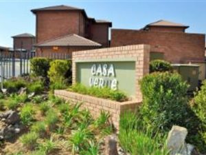 2 Bed Apartment in Rooihuiskraal