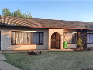 3 Bed House in Dennesig