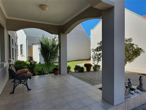 2 Bed Cluster in Oudtshoorn Central