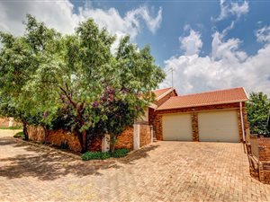3 Bed Townhouse in Honeydew Manor