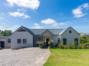 4 Bed House in Kingswood Golf Estate