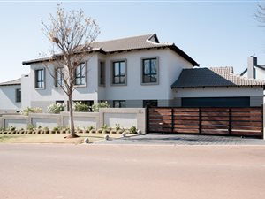3 Bed House in Country View Estate