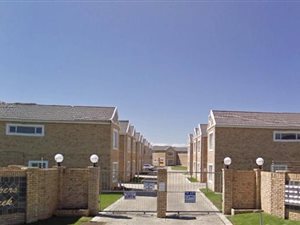 4 Bed Duplex in Bluewater Bay