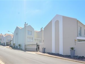 3 Bed House in West Beach
