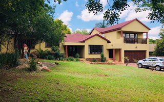 4 Bedroom House in Elarduspark