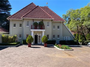 1000 m² Commercial space in Melrose Estate