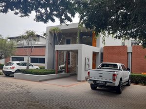 970 m² Commercial space in Die Wilgers