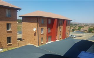 2 Bedroom Apartment in Rooihuiskraal