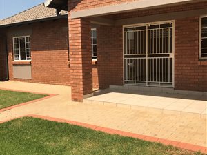3 Bedroom Simplex in Monavoni
