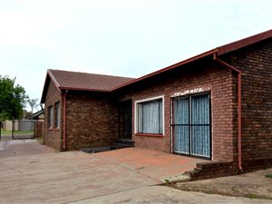 4 Bed House in Del Judor