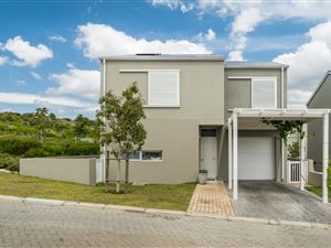 3 Bed Townhouse in Somerset Lakes