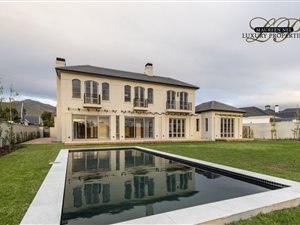 4 Bed House in Val de Vie