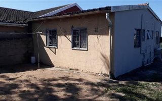 2 Bedroom Simplex in Trenance Park
