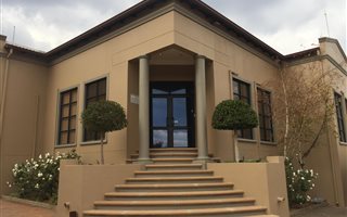 881 m² Commercial space in Irene
