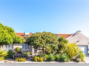 4 Bed House in Goedemoed