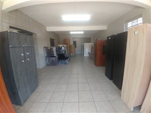 496 m² Retail Space in Korsten