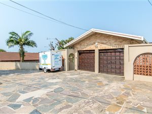 5 Bed House in Asherville