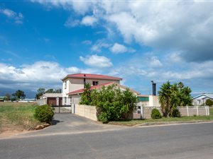 4 Bed House in Paardevlei
