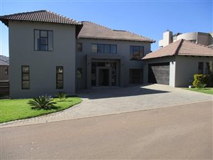 5 Bed House in Country View Estate