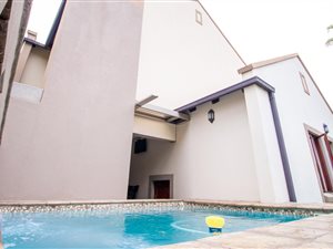 4 Bed House in Thornhill