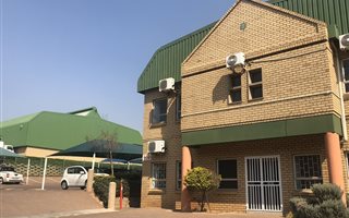 582 m² Industrial space in Meadowdale