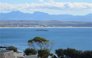 825 m² Land available in Fairview