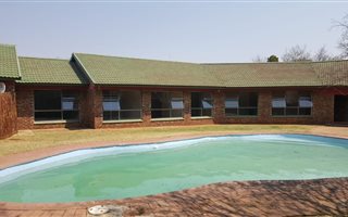 6 Bedroom House in Vaalpark