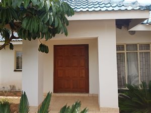 4 Bed House in Flora Park