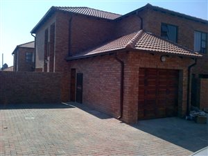 3 Bed Townhouse in Willow Park Manor