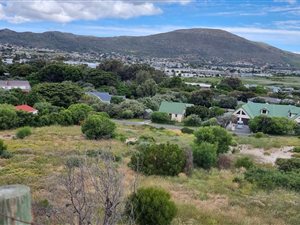 4101 m² Land available in Crofters Valley