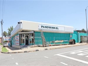 350 m² Commercial space in Maraisburg