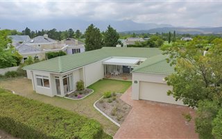 3 Bedroom House in Erinvale Estate