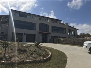 6 Bed House in Piesang Valley