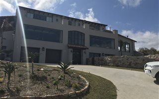 6 Bedroom House in Piesang Valley