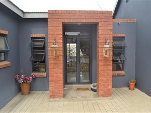 3 Bed House in Copperleaf Golf and Country Estate