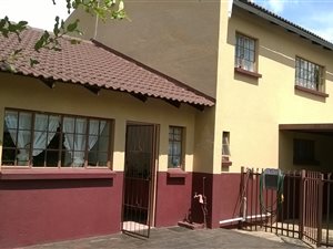 6 Bed House in Leeuwfontein