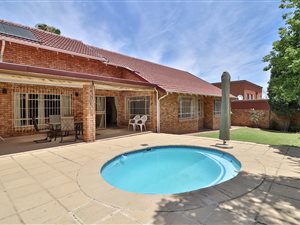 3 Bed House in Dowerglen