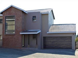 3 Bed House in Kameeldrift East