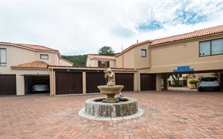3 Bedroom Apartment in Seaside Longships