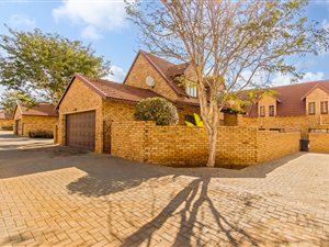 4 Bed Townhouse in Ruimsig